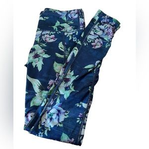 Kiragrace Printed Floral Leggings Ruched bottom made in USA size small botanical